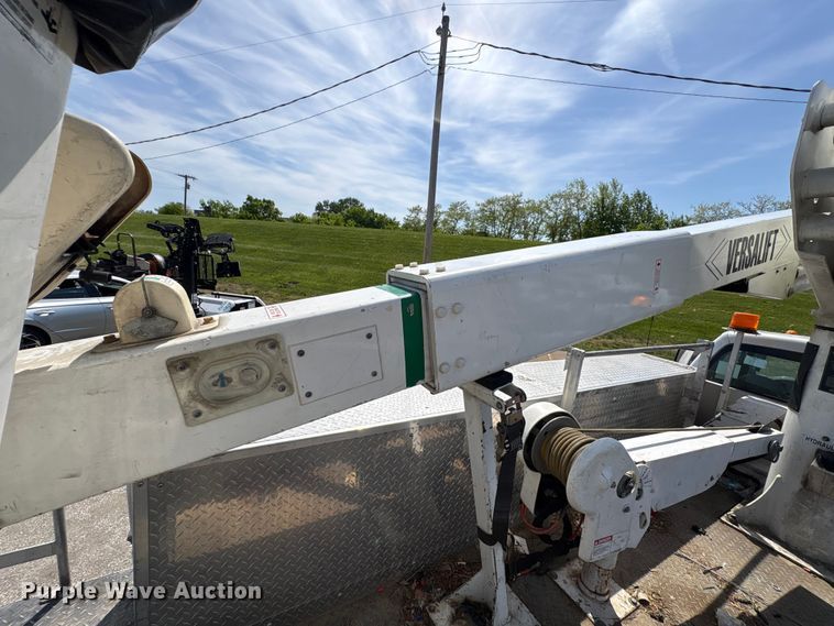 image for item EU0549 2010 Ford F550 Super Duty bucket truck