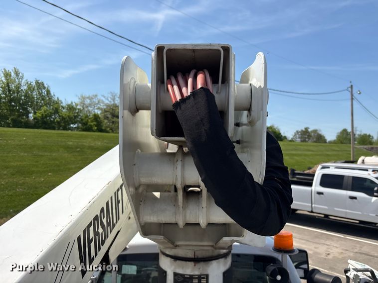 image for item EU0549 2010 Ford F550 Super Duty bucket truck