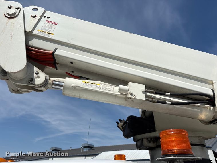 image for item EU0549 2010 Ford F550 Super Duty bucket truck