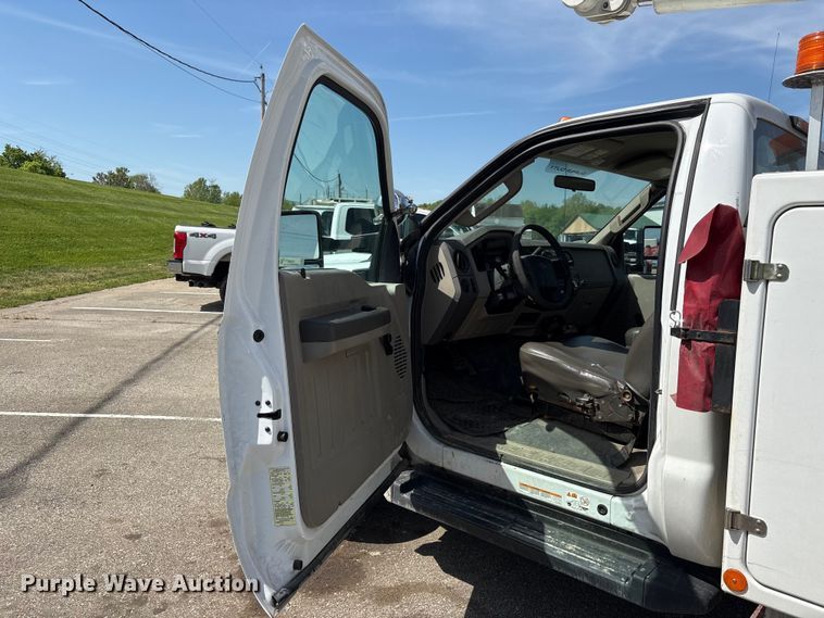 image for item EU0549 2010 Ford F550 Super Duty bucket truck