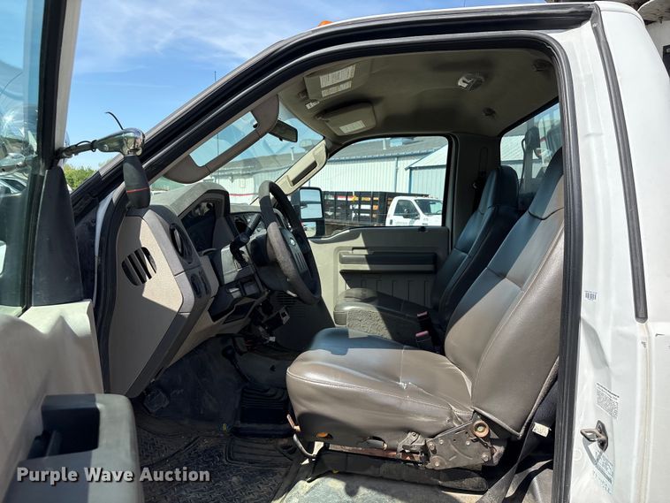 image for item EU0549 2010 Ford F550 Super Duty bucket truck