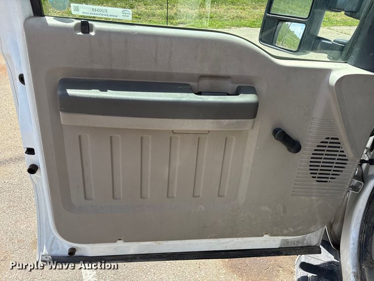 image for item EU0549 2010 Ford F550 Super Duty bucket truck