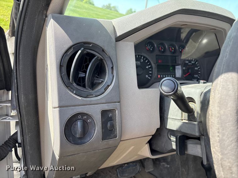 image for item EU0549 2010 Ford F550 Super Duty bucket truck