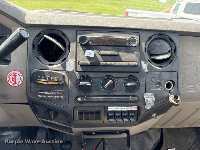 image for item EU0549 2010 Ford F550 Super Duty bucket truck