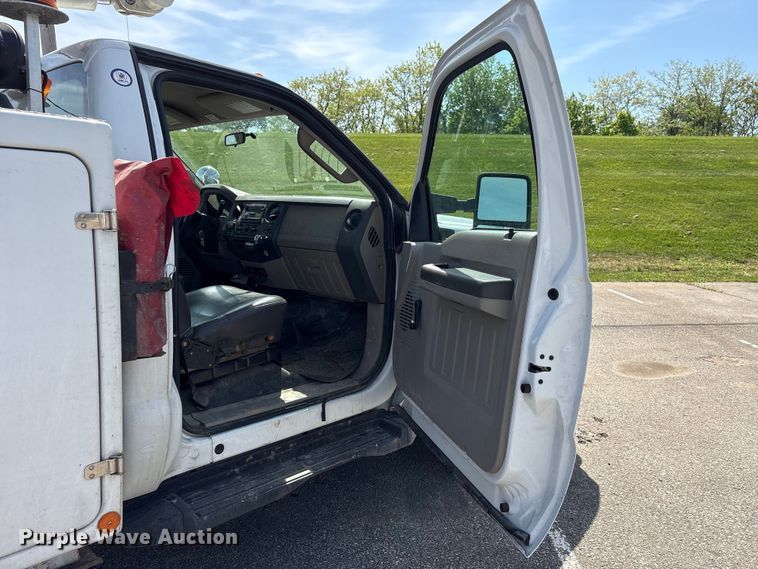 image for item EU0549 2010 Ford F550 Super Duty bucket truck