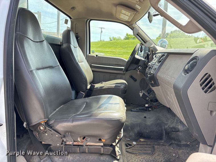 image for item EU0549 2010 Ford F550 Super Duty bucket truck