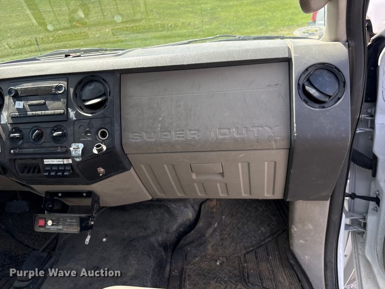 image for item EU0549 2010 Ford F550 Super Duty bucket truck