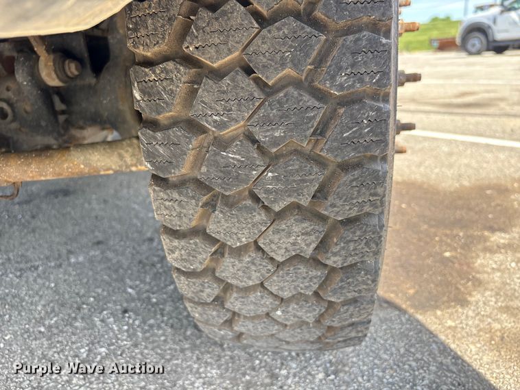 image for item EU0549 2010 Ford F550 Super Duty bucket truck