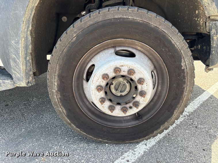 image for item EU0549 2010 Ford F550 Super Duty bucket truck