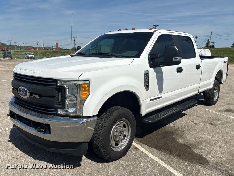 image for item EU0550 2017 Ford F250 Super Duty Crew Cab pickup truck