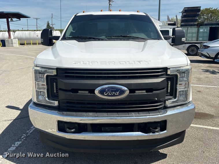 image for item EU0550 2017 Ford F250 Super Duty Crew Cab pickup truck