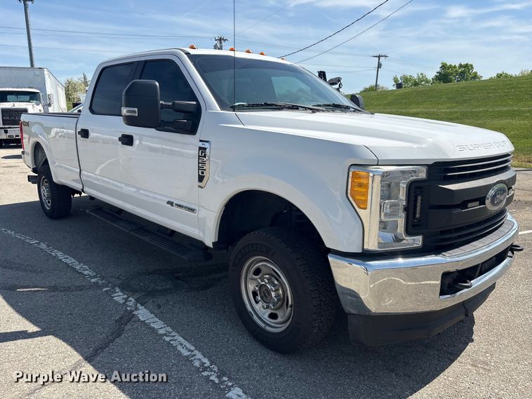 image for item EU0550 2017 Ford F250 Super Duty Crew Cab pickup truck