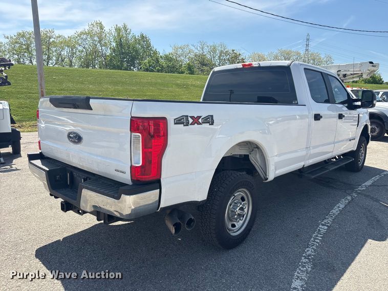 image for item EU0550 2017 Ford F250 Super Duty Crew Cab pickup truck