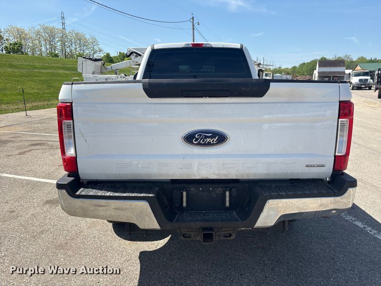 image for item EU0550 2017 Ford F250 Super Duty Crew Cab pickup truck