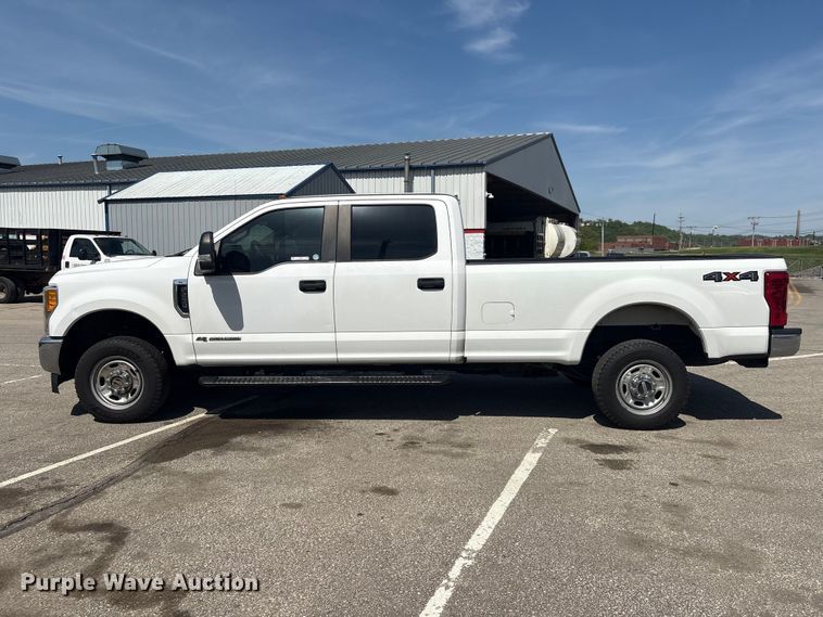 image for item EU0550 2017 Ford F250 Super Duty Crew Cab pickup truck