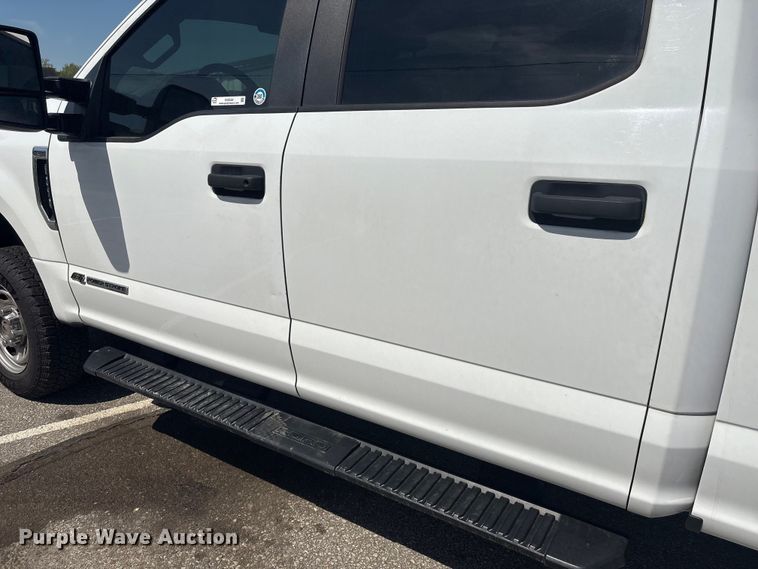 image for item EU0550 2017 Ford F250 Super Duty Crew Cab pickup truck