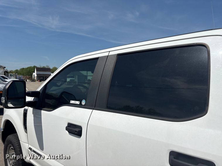 image for item EU0550 2017 Ford F250 Super Duty Crew Cab pickup truck