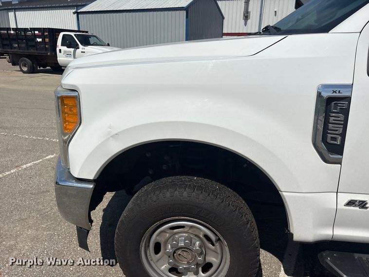 image for item EU0550 2017 Ford F250 Super Duty Crew Cab pickup truck