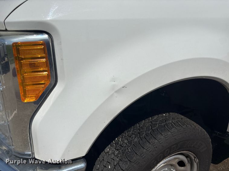 image for item EU0550 2017 Ford F250 Super Duty Crew Cab pickup truck