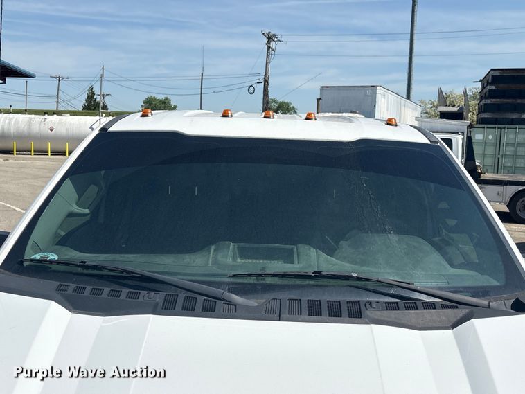 image for item EU0550 2017 Ford F250 Super Duty Crew Cab pickup truck