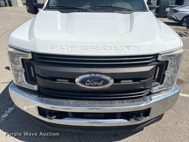 image for item EU0550 2017 Ford F250 Super Duty Crew Cab pickup truck