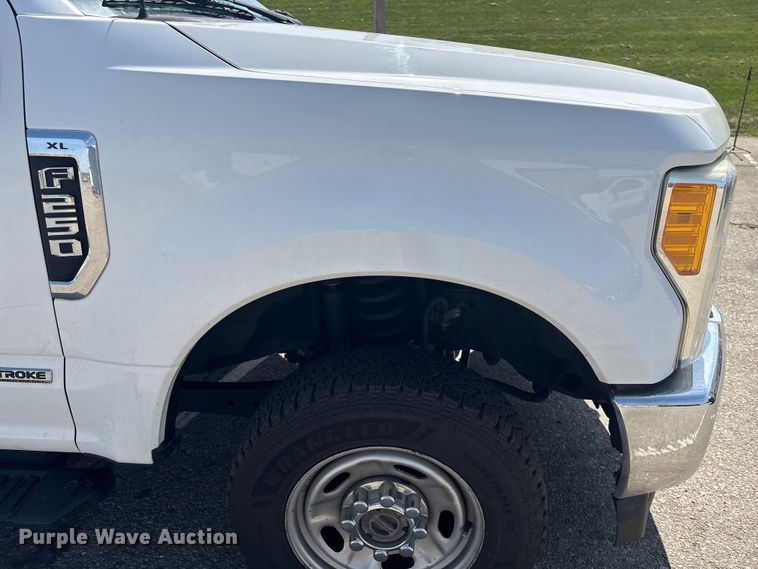 image for item EU0550 2017 Ford F250 Super Duty Crew Cab pickup truck