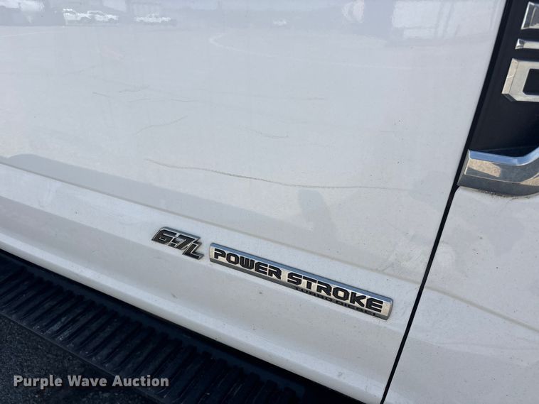 image for item EU0550 2017 Ford F250 Super Duty Crew Cab pickup truck