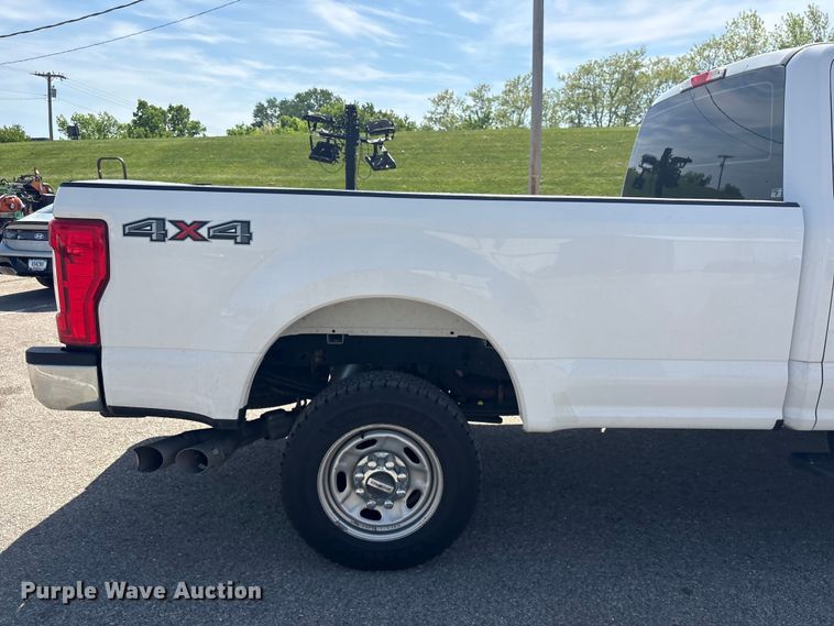 image for item EU0550 2017 Ford F250 Super Duty Crew Cab pickup truck