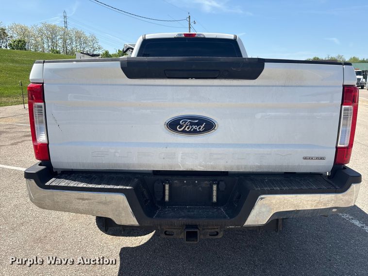 image for item EU0550 2017 Ford F250 Super Duty Crew Cab pickup truck