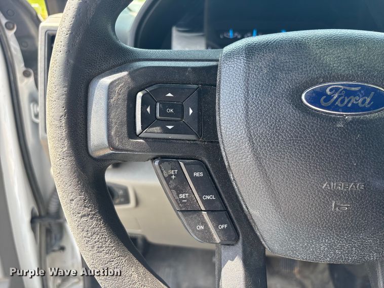 image for item EU0550 2017 Ford F250 Super Duty Crew Cab pickup truck