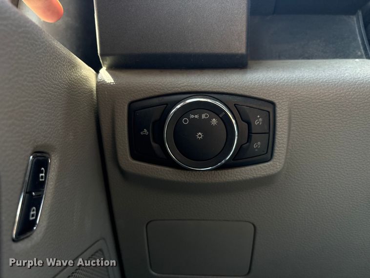 image for item EU0550 2017 Ford F250 Super Duty Crew Cab pickup truck