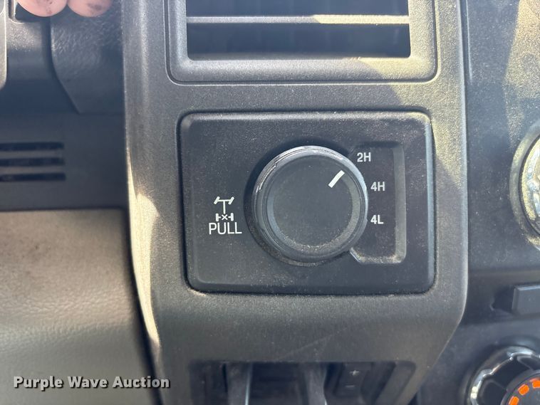 image for item EU0550 2017 Ford F250 Super Duty Crew Cab pickup truck