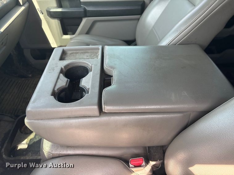 image for item EU0550 2017 Ford F250 Super Duty Crew Cab pickup truck