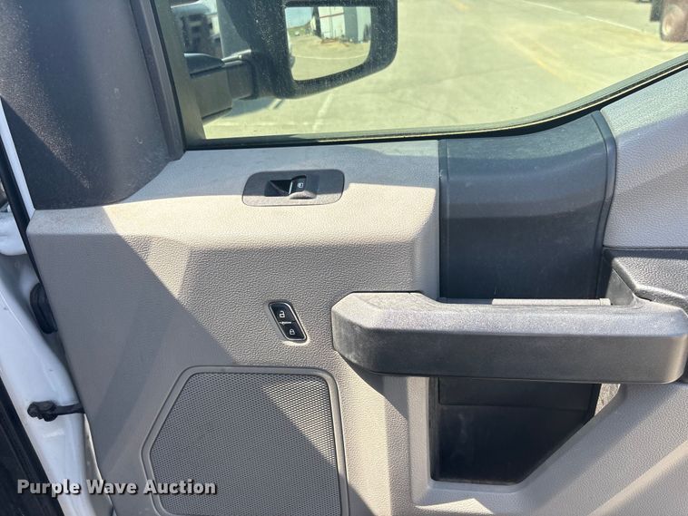 image for item EU0550 2017 Ford F250 Super Duty Crew Cab pickup truck