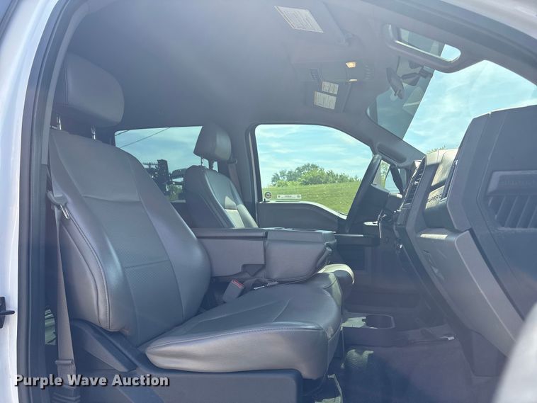 image for item EU0550 2017 Ford F250 Super Duty Crew Cab pickup truck