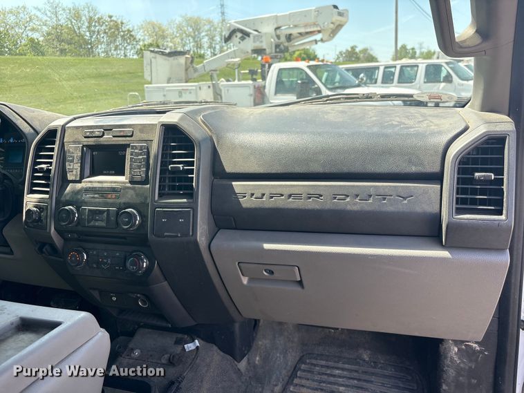 image for item EU0550 2017 Ford F250 Super Duty Crew Cab pickup truck