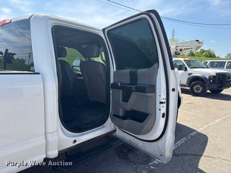 image for item EU0550 2017 Ford F250 Super Duty Crew Cab pickup truck