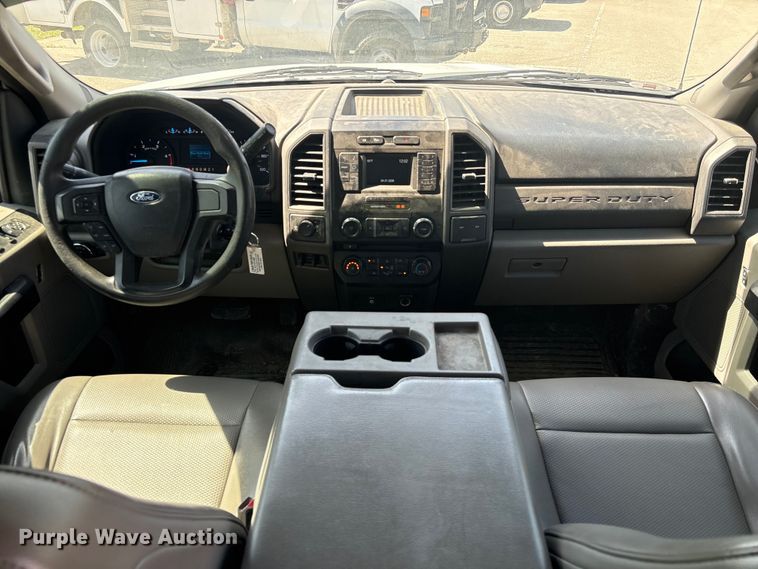 image for item EU0550 2017 Ford F250 Super Duty Crew Cab pickup truck