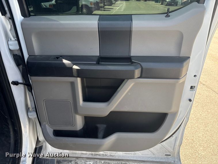 image for item EU0550 2017 Ford F250 Super Duty Crew Cab pickup truck