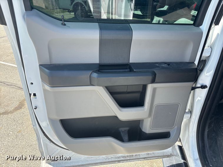 image for item EU0550 2017 Ford F250 Super Duty Crew Cab pickup truck