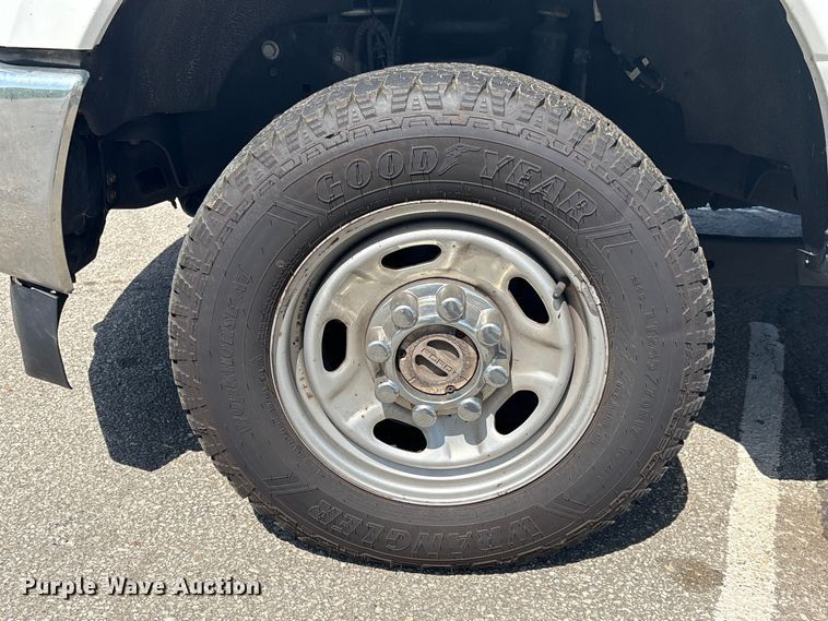 image for item EU0550 2017 Ford F250 Super Duty Crew Cab pickup truck