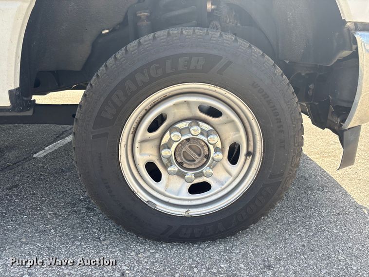 image for item EU0550 2017 Ford F250 Super Duty Crew Cab pickup truck