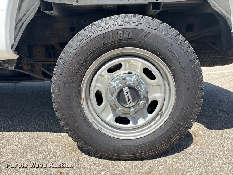 image for item EU0550 2017 Ford F250 Super Duty Crew Cab pickup truck