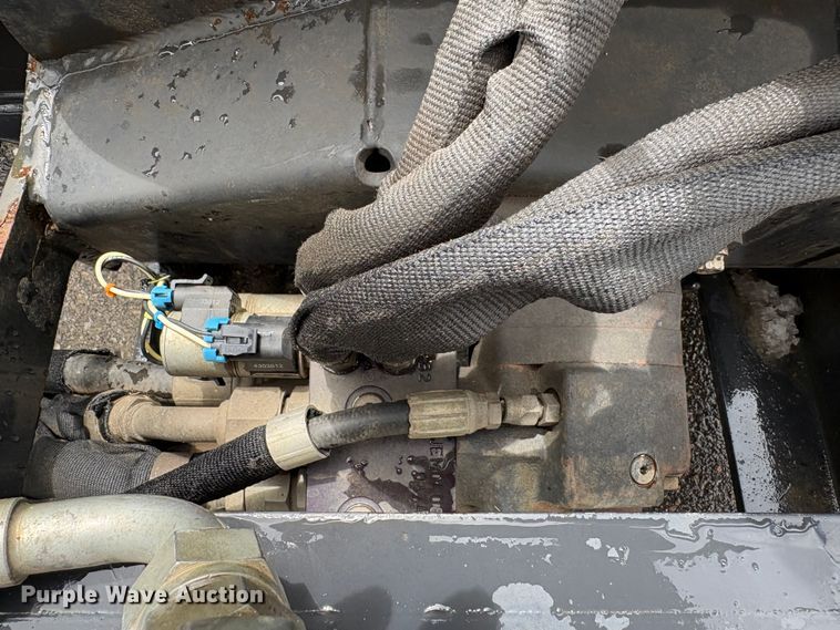 image for item EU8646 2009 Bobcat SBX240 skid steer snow blower