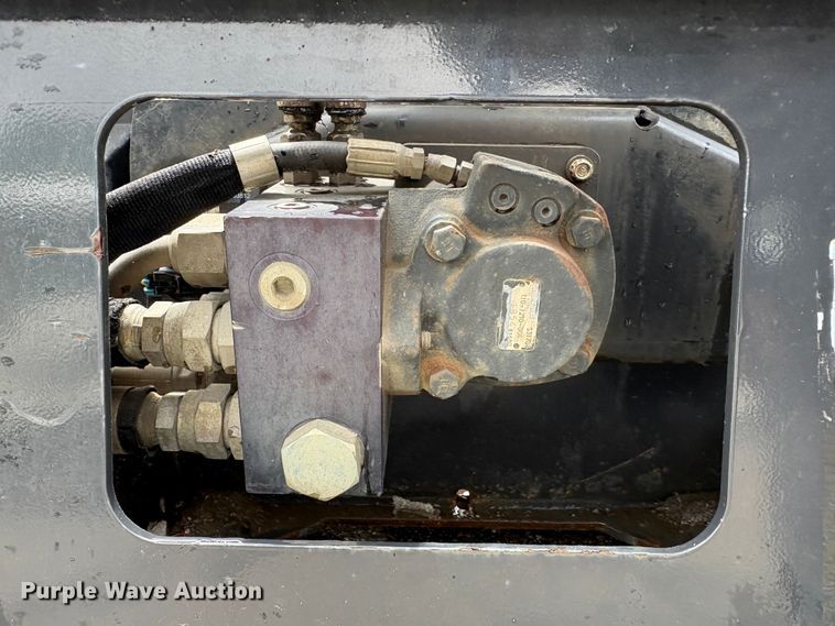 image for item EU8646 2009 Bobcat SBX240 skid steer snow blower