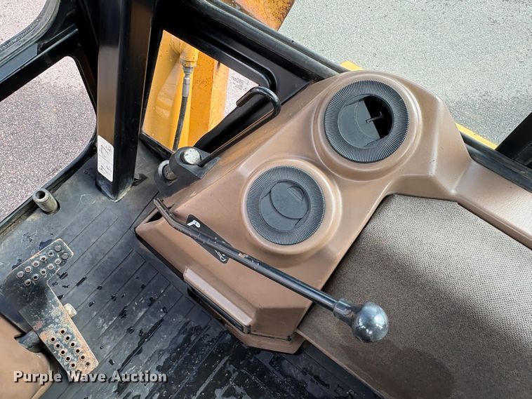 image for item EU8647 1996 John Deere 310D backhoe