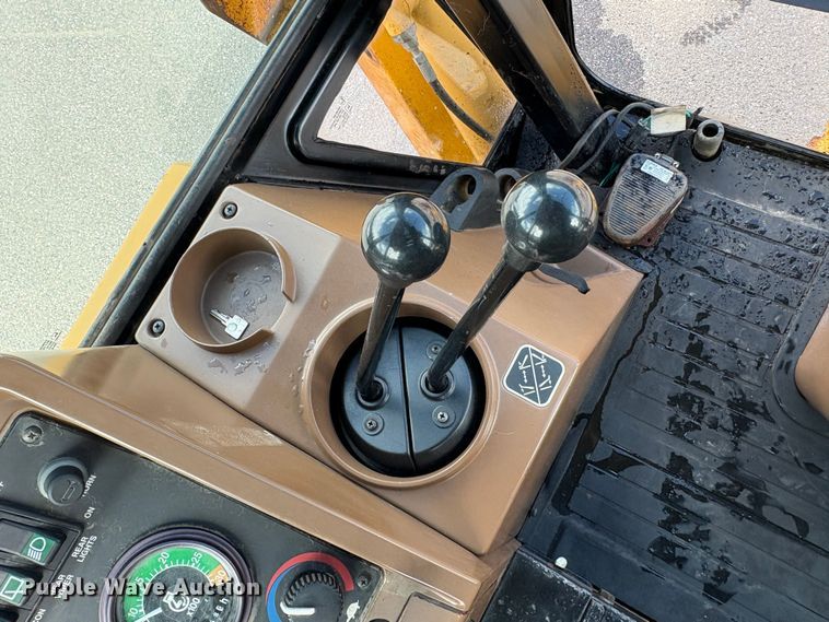 image for item EU8647 1996 John Deere 310D backhoe