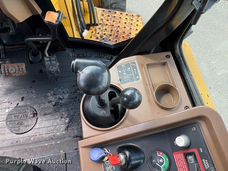 image for item EU8647 1996 John Deere 310D backhoe