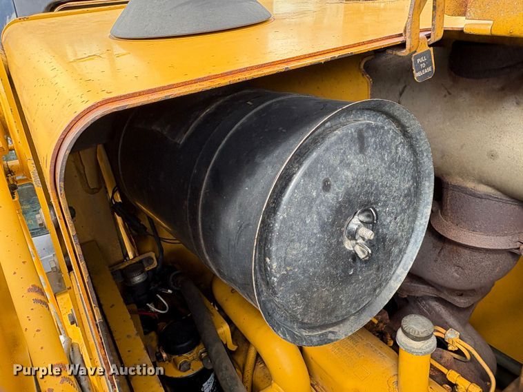 image for item EU8647 1996 John Deere 310D backhoe