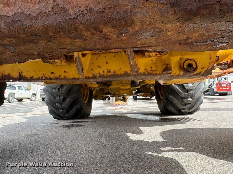 image for item EU8647 1996 John Deere 310D backhoe